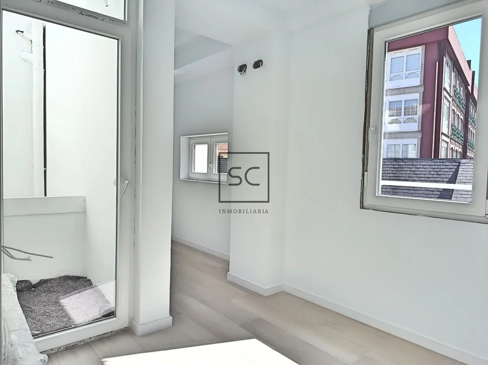 Piso reformado con garaje y trasteros en esteiro, ferrol