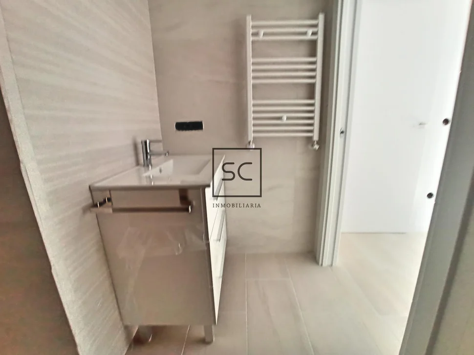 Piso reformado con garaje y trasteros en esteiro, ferrol