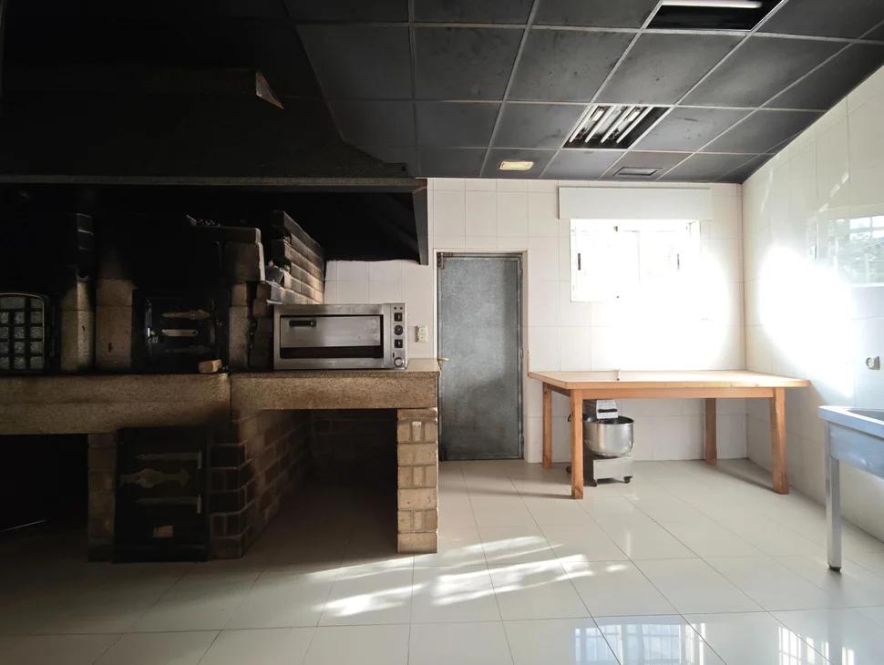 Local comercial en carretera de castilla, o ponto, narón