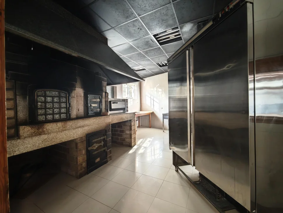 Local comercial en carretera de castilla, o ponto, narón