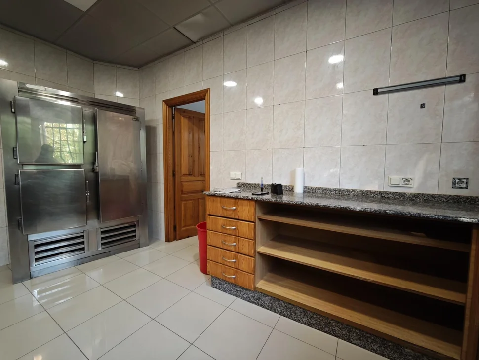 Local comercial en carretera de castilla, o ponto, narón