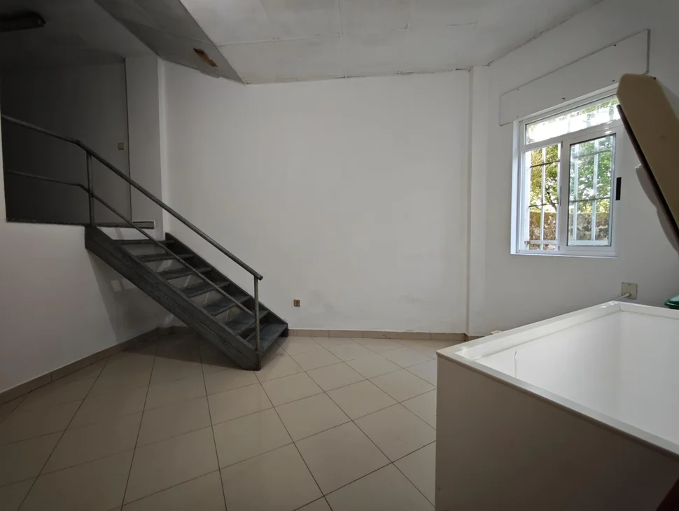 Local comercial en carretera de castilla, o ponto, narón