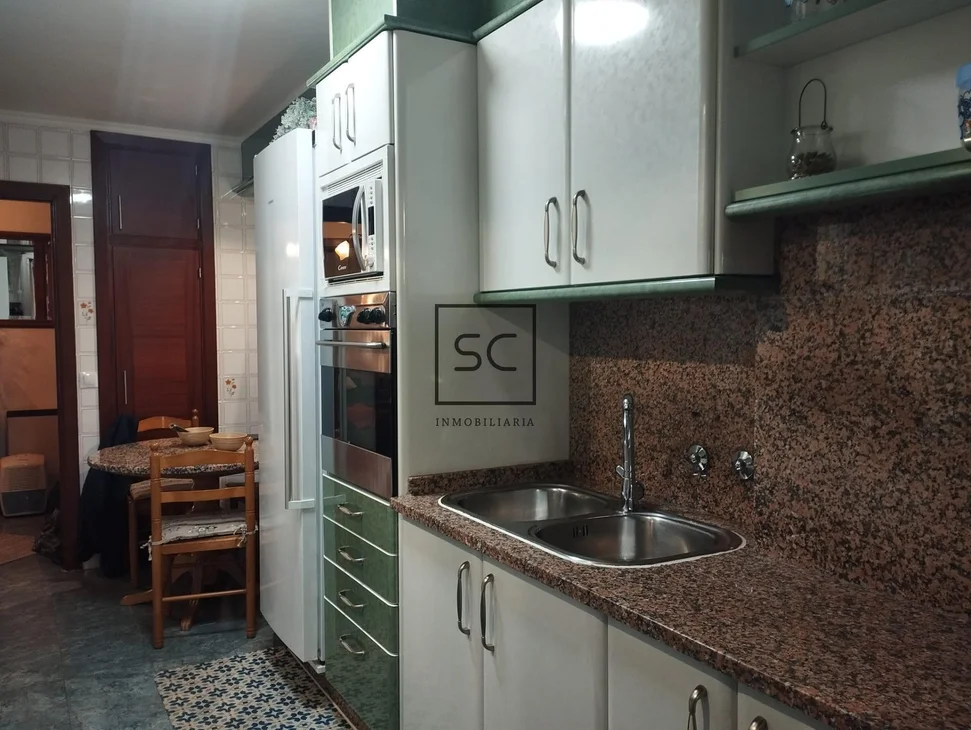 Piso con garaje, ascensor y trastero en Ultramar, Ferrol