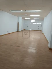 Bajo comercial en Alto do Castaño, junto al ayuntamiento de Narón.