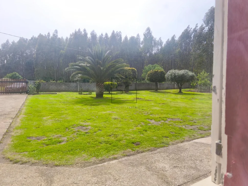 Casa con finca y bodegas en Monfero