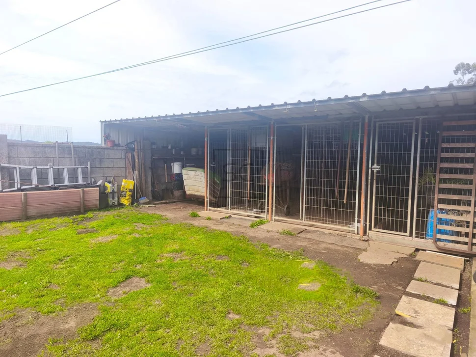 Casa con finca y bodegas en Monfero