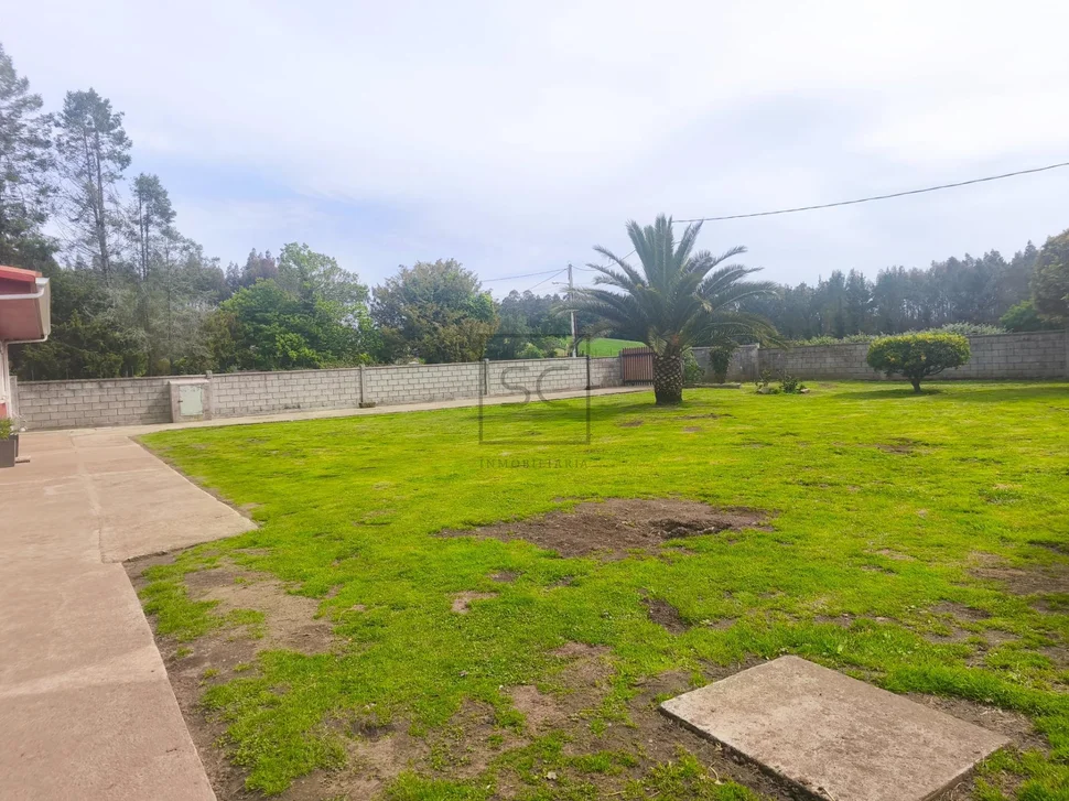 Casa con finca y bodegas en Monfero