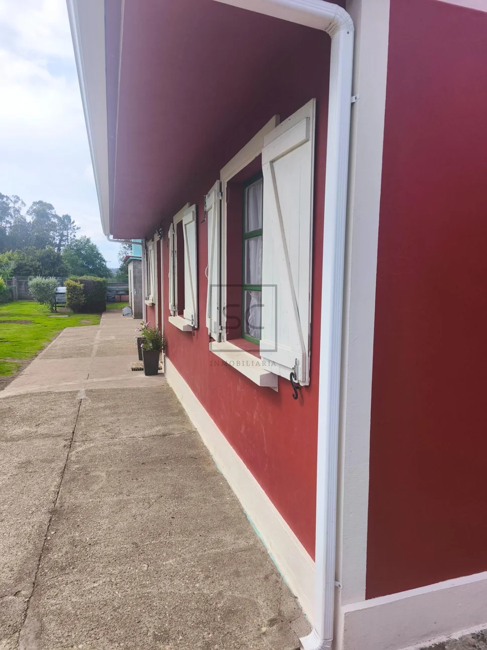 Casa con finca y bodegas en Monfero