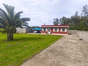 Casa con finca y bodegas en Monfero
