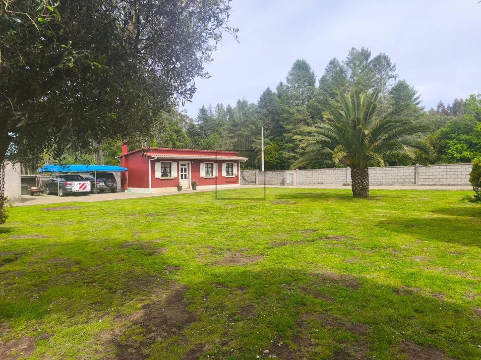 Casa con finca y bodegas en Monfero