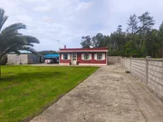 Casa con finca y bodegas en Monfero