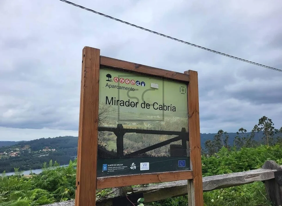 Casa con finca y bodegas en Monfero