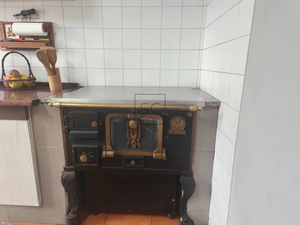 Casa con finca y bodegas en Monfero