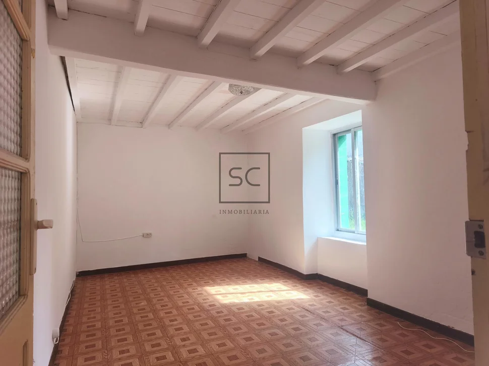 Casa con garaje y finca en San Román, Cedeira