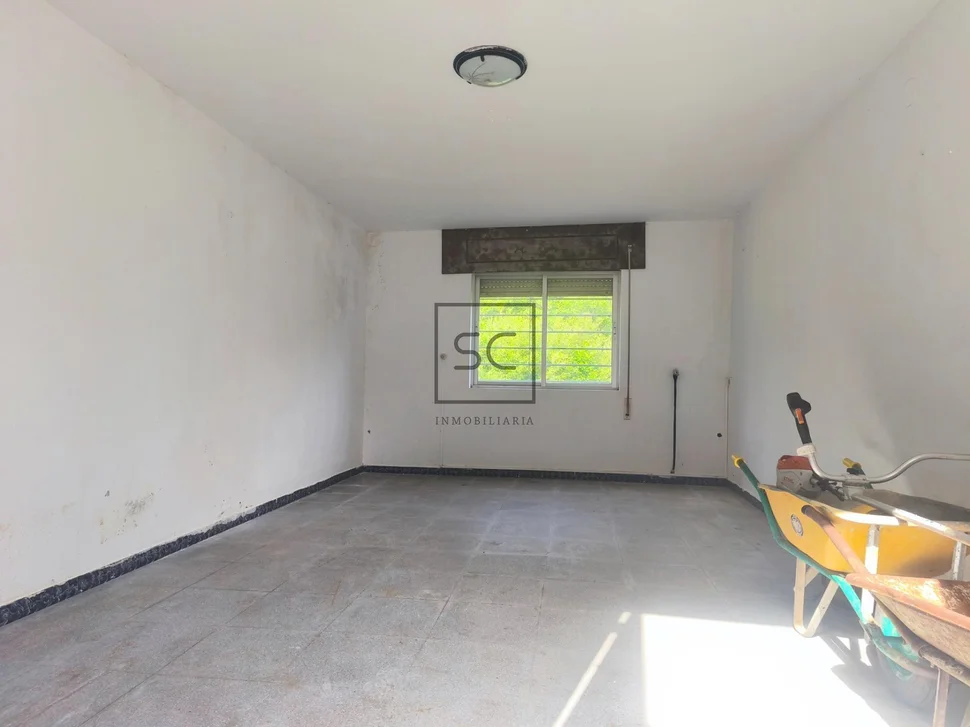 Casa con garaje y finca en San Román, Cedeira