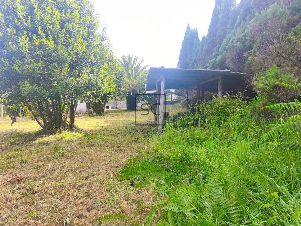 Casa con garaje y finca en San Román, Cedeira
