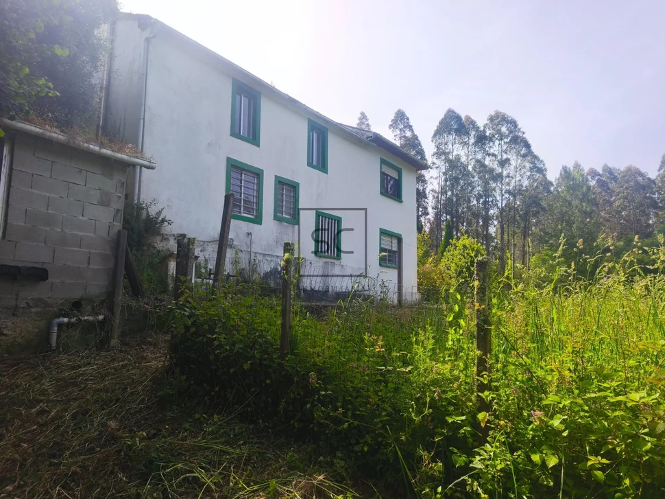 Casa con garaje y finca en San Román, Cedeira