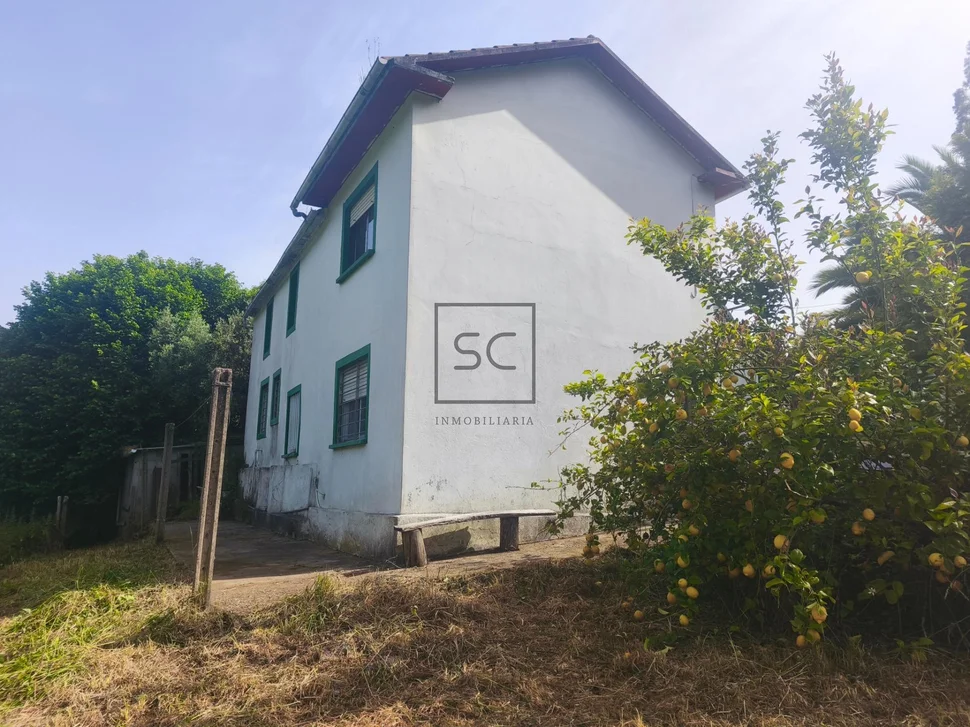 Casa con garaje y finca en San Román, Cedeira