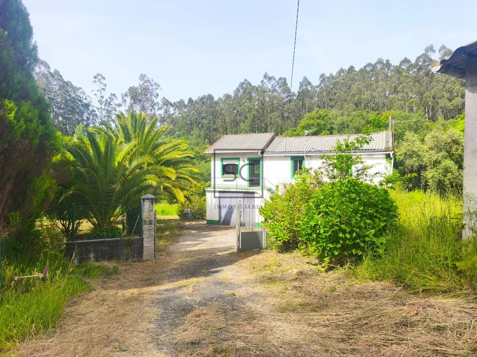 Casa con garaje y finca en San Román, Cedeira