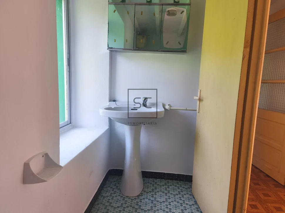 Casa con garaje y finca en San Román, Cedeira
