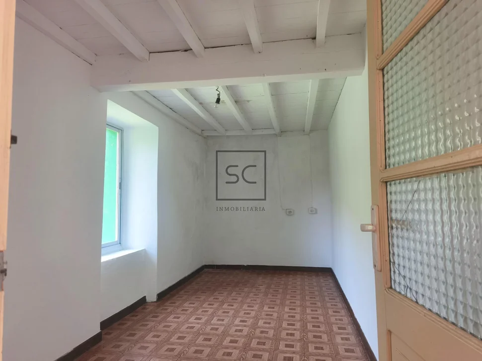 Casa con garaje y finca en San Román, Cedeira