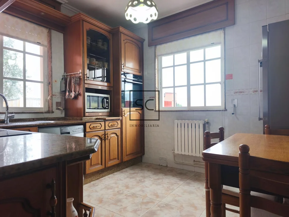 Casa con garaje y finca en Lago, Valdoviño