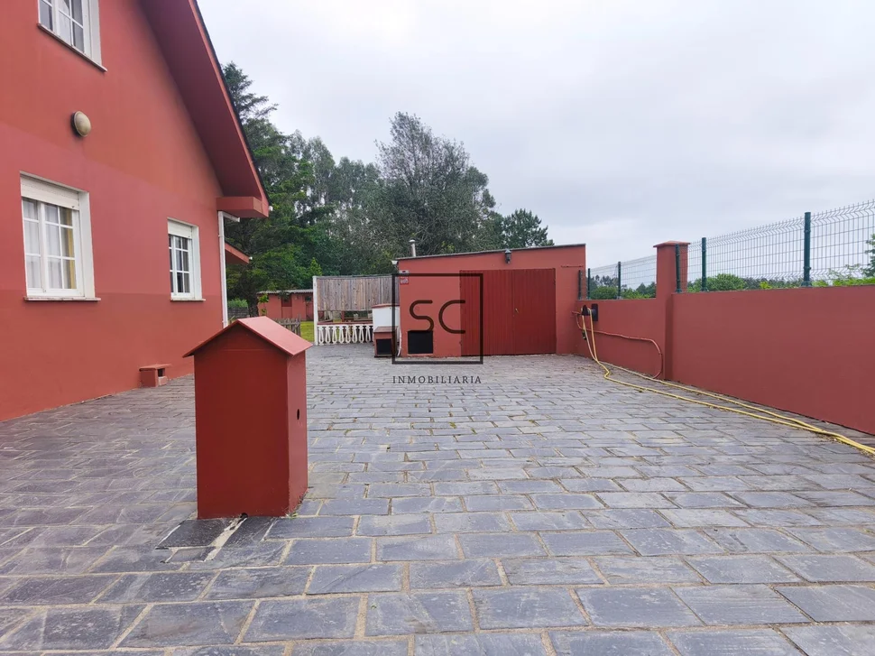 Casa con garaje y finca en Lago, Valdoviño