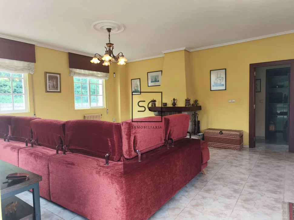 Casa con garaje y finca en Lago, Valdoviño