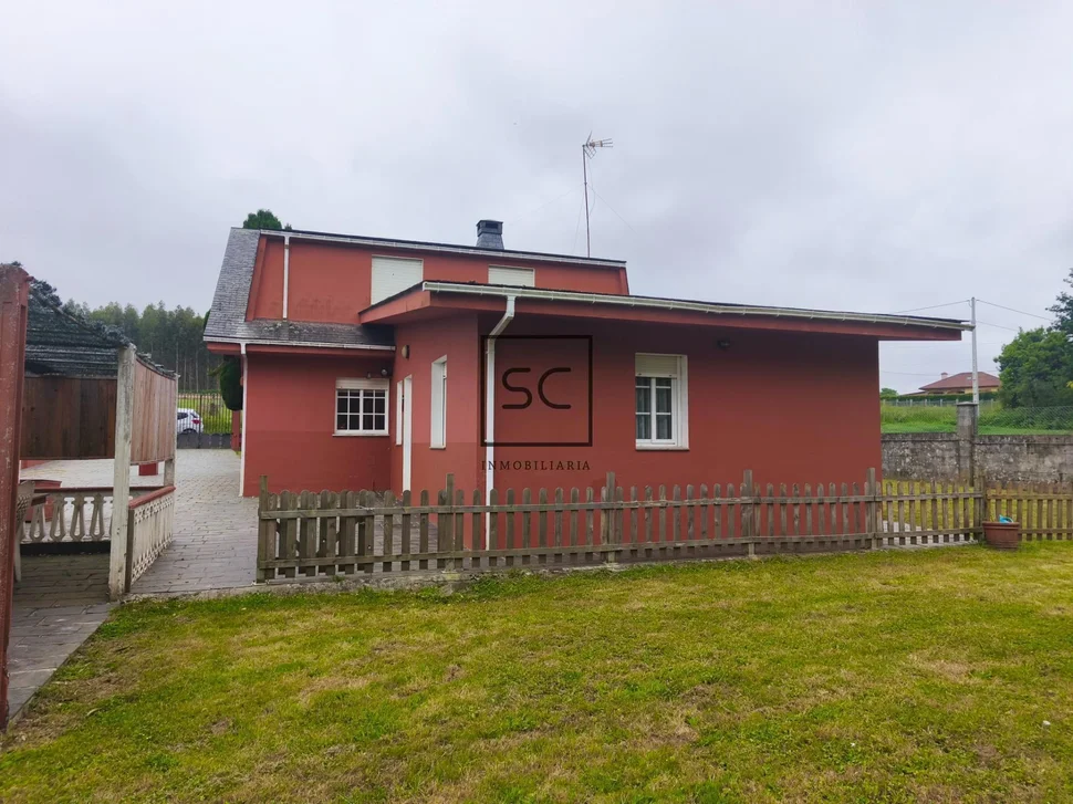 Casa con garaje y finca en Lago, Valdoviño