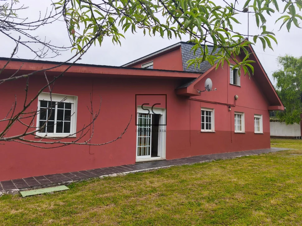 Casa con garaje y finca en Lago, Valdoviño