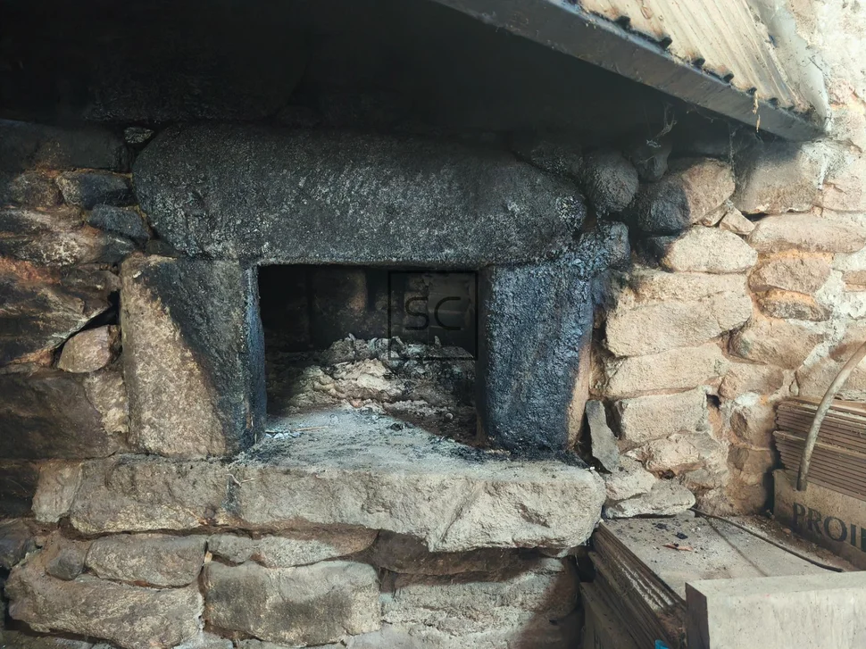 Casa de piedra para restaurar en O Val, Narón.