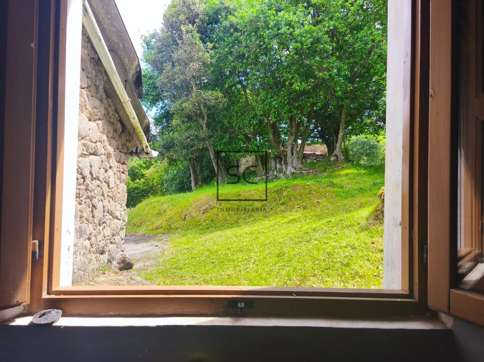 Casa de piedra para restaurar en O Val, Narón.