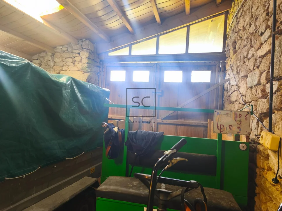 Casa de piedra para restaurar en O Val, Narón.