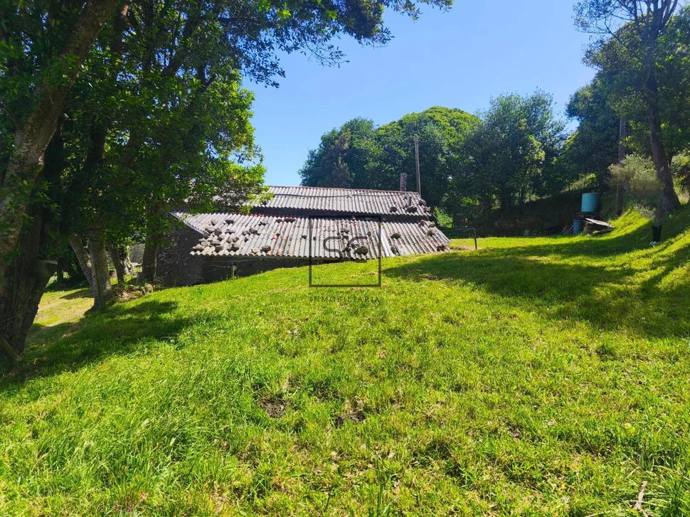 Casa de piedra para restaurar en O Val, Narón.