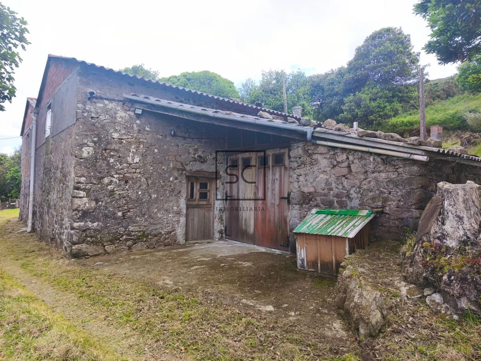 Casa de piedra para restaurar en O Val, Narón.