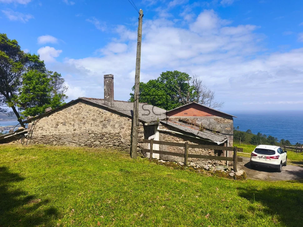 Casa de piedra para restaurar en O Val, Narón.