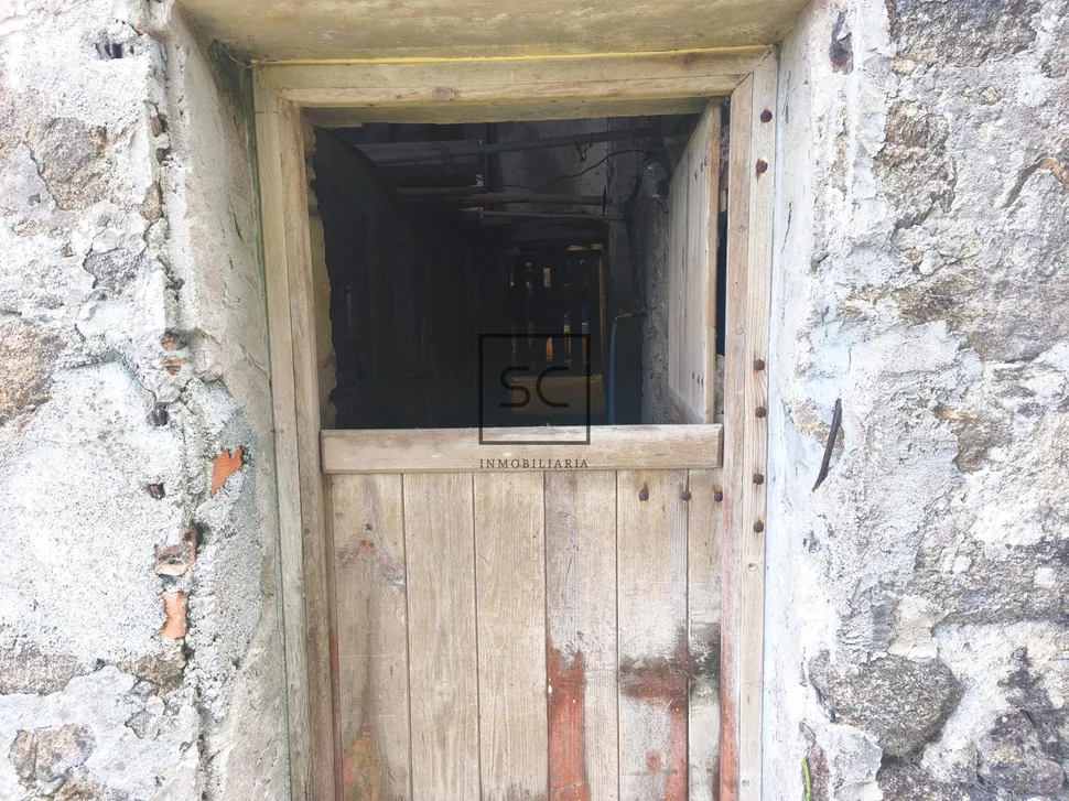 Casa de piedra para restaurar en O Val, Narón.