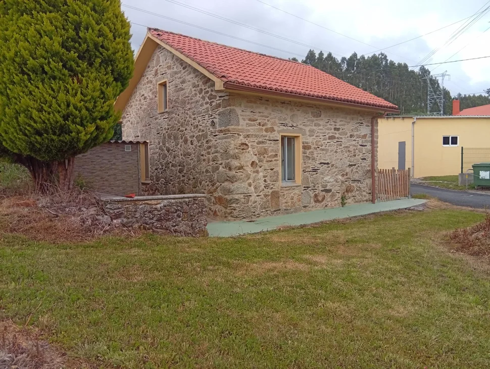 Casa de piedra en Lavandeira, Cabanas.