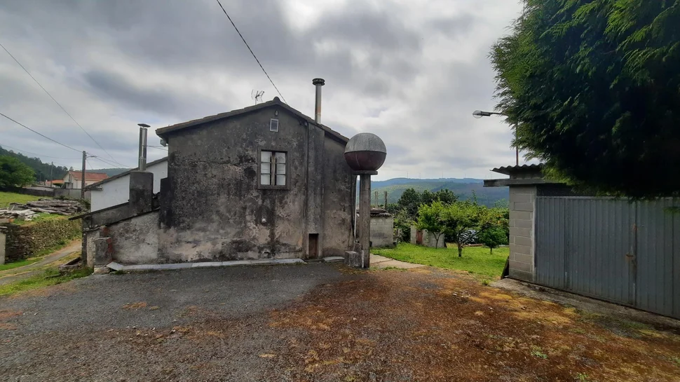 Casa adosada con finca en Santa Cruz de Moeche