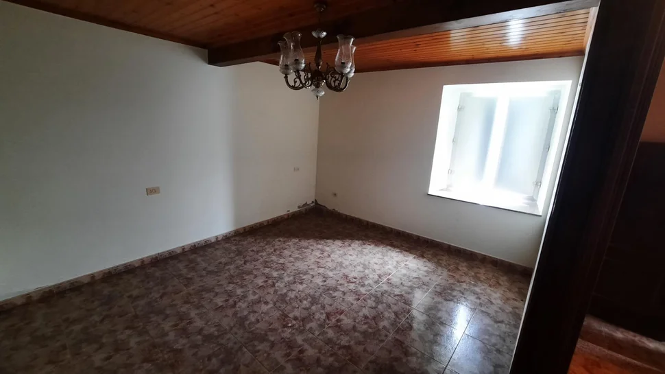 Casa adosada con finca en Santa Cruz de Moeche