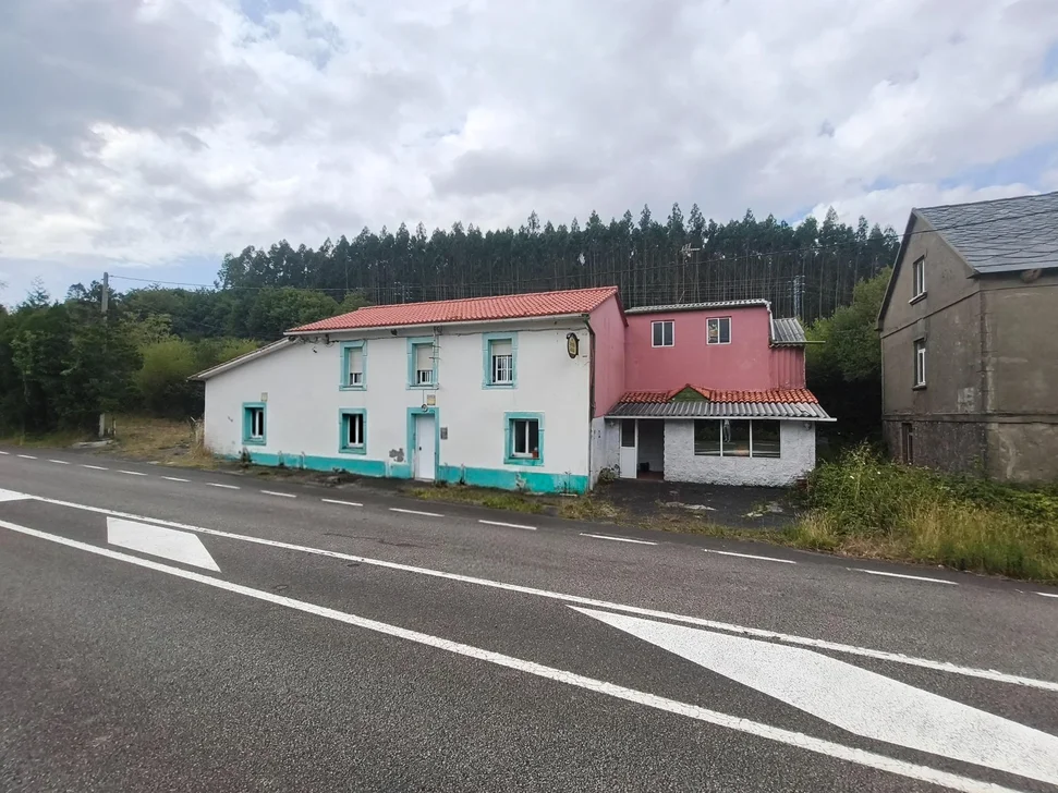 Casa y negocio en Mera de Arriba, Ortigueira. – foto 1