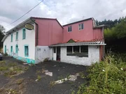 Casa y negocio en Mera de Arriba, Ortigueira.