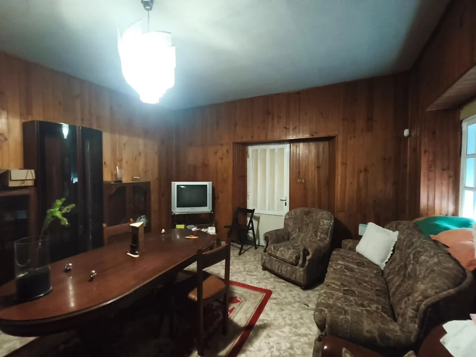 Casa y negocio en Mera de Arriba, Ortigueira.