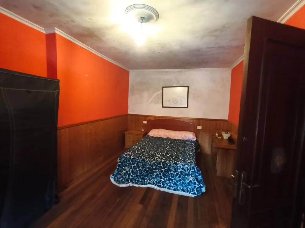 Casa y negocio en Mera de Arriba, Ortigueira.