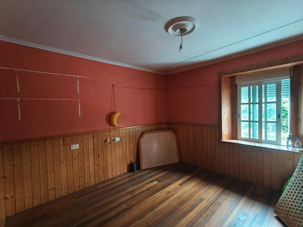 Casa y negocio en Mera de Arriba, Ortigueira.