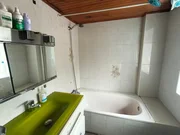 Casa y negocio en Mera de Arriba, Ortigueira.