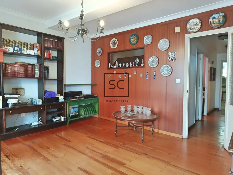 Piso con balcón en el centro, Ferrol. – foto 1