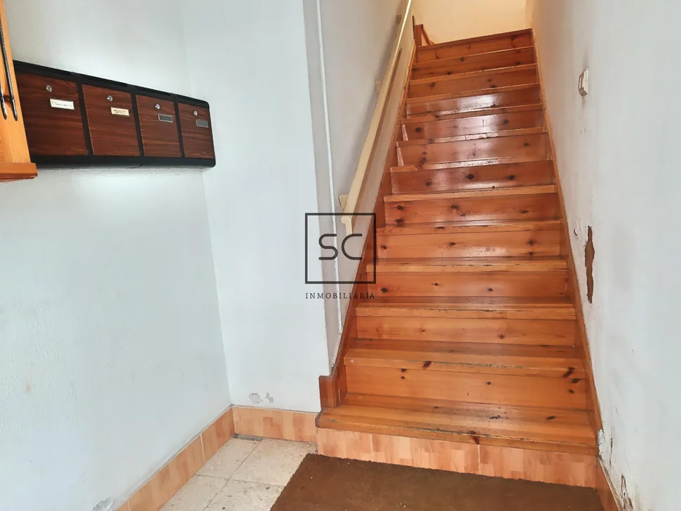 Piso con balcón en el centro, Ferrol. – foto 25