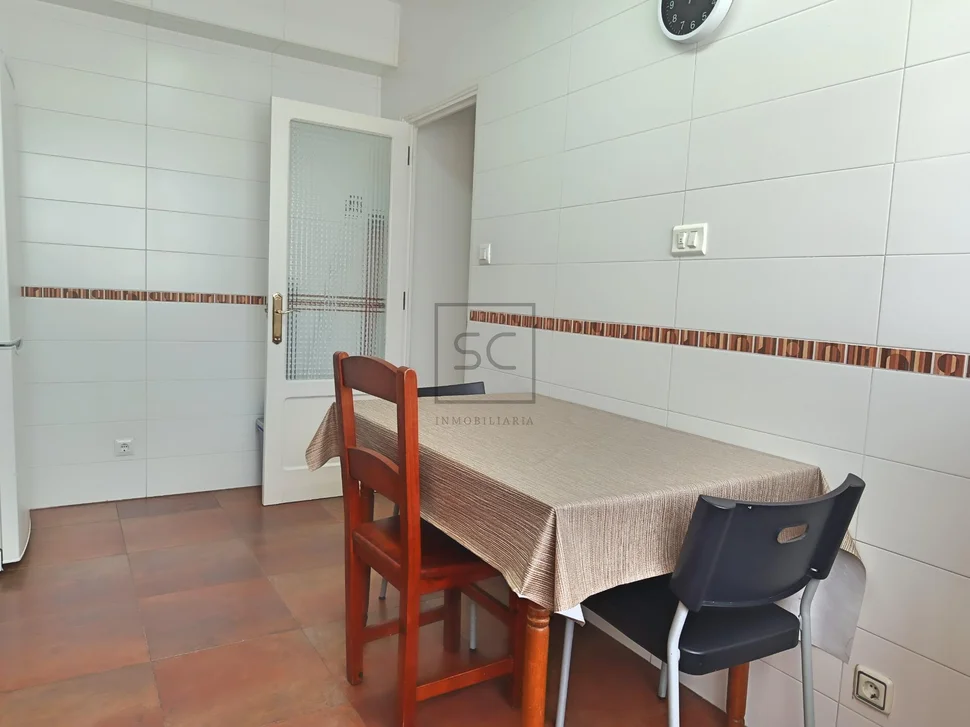 Piso con ascensor y buhardilla en Ferrol.