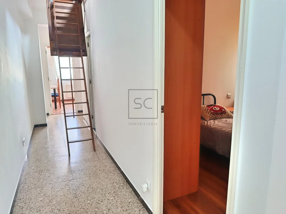 Piso con ascensor y buhardilla en Ferrol.